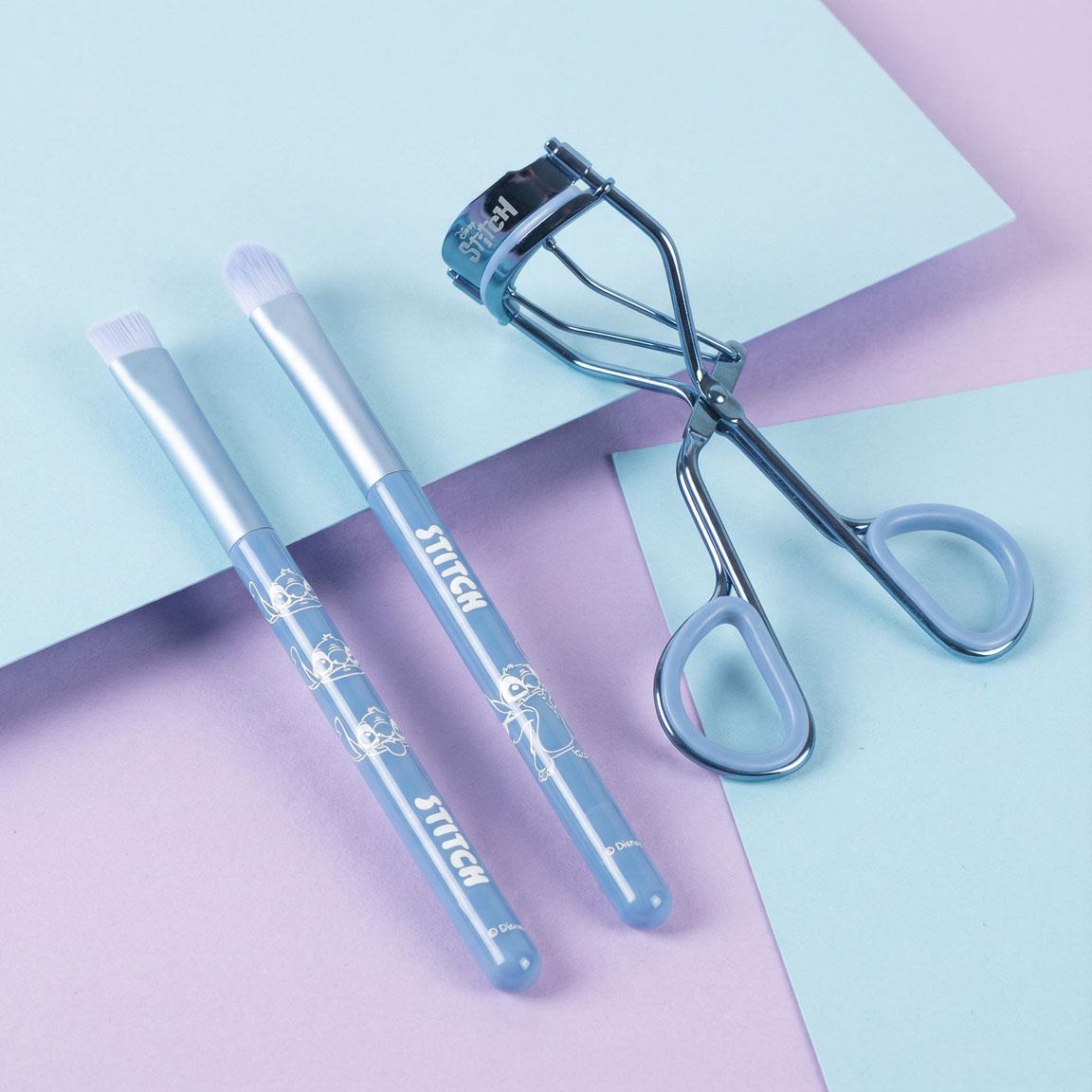 Snyrtisett, brettari og burstar Stitch