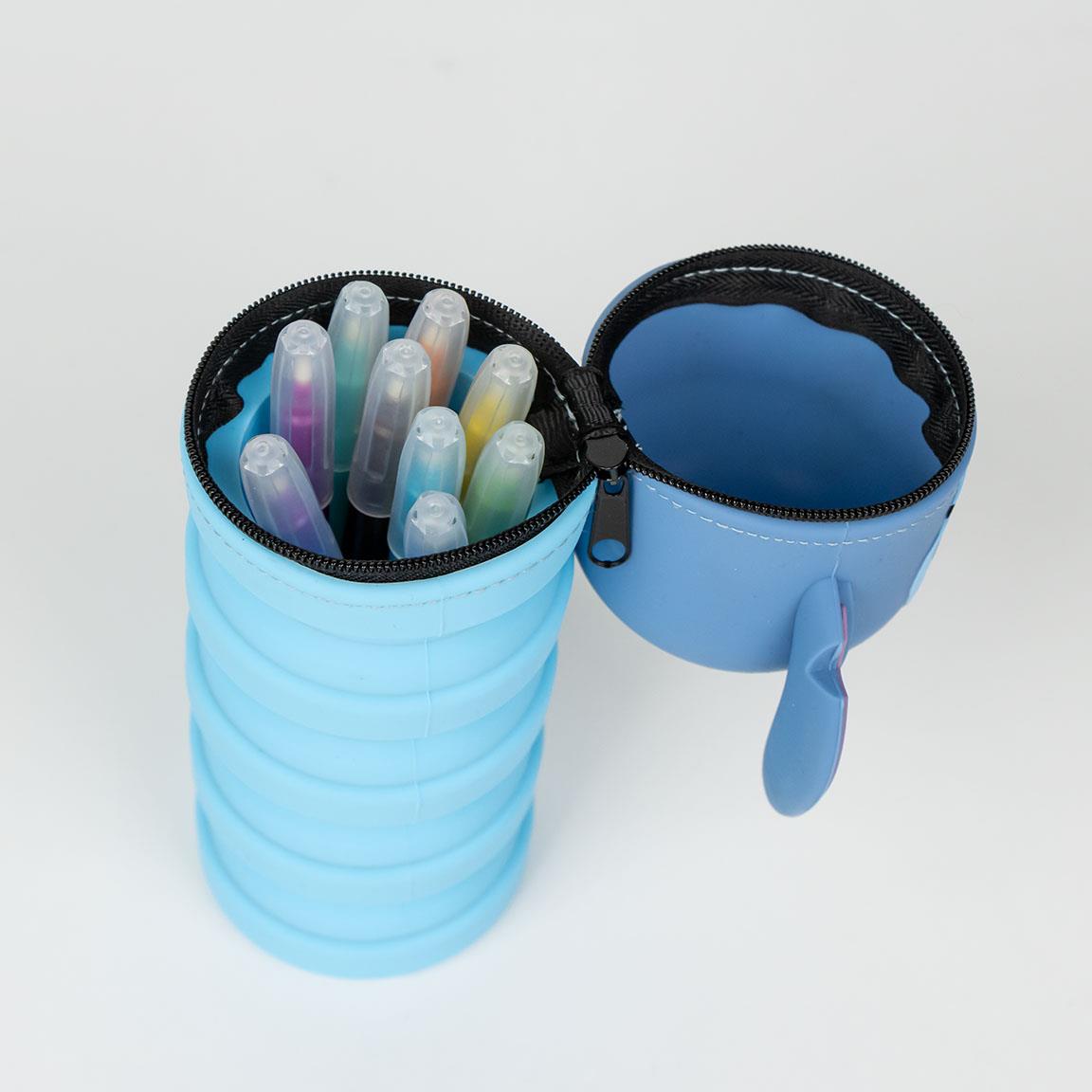 Blue silicone Pennaveski case with zipper, filled with colorful pens.