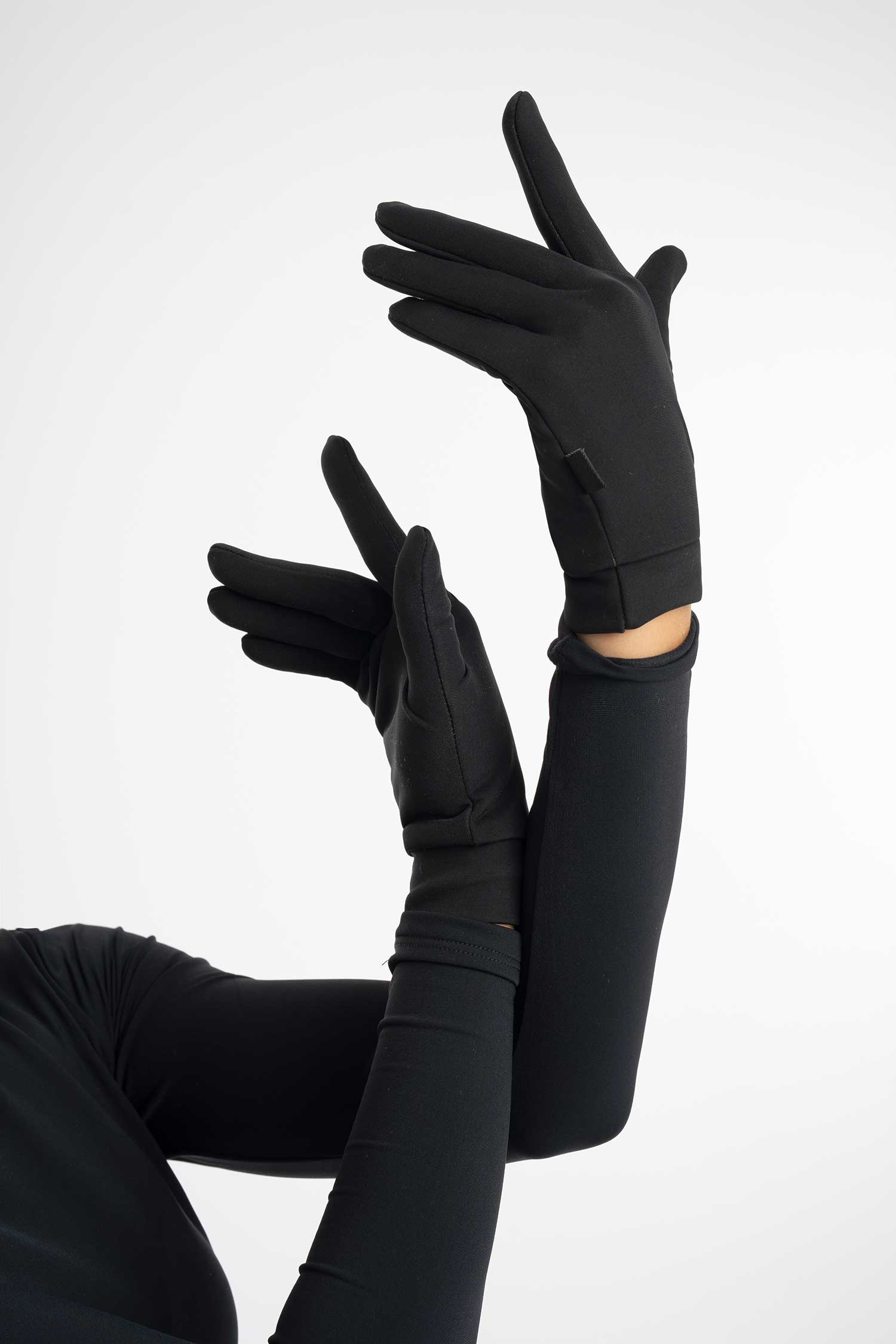 Keppnishanskar svartir