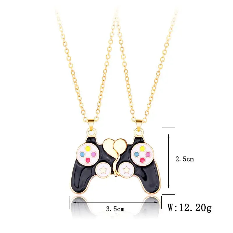 Hálsmen - tölvuleikja fjarstýrning- BFF með gylltu keðju, litríkt tölvuleikja stýringu á svörtum bakgrunni, fullkomið fyrir bestu vinkonu.