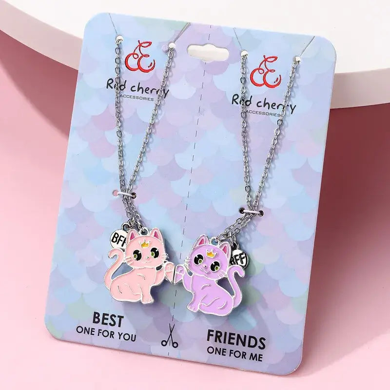 Hálsmen kisur bleik og fjólublá BFF necklaces on display card.