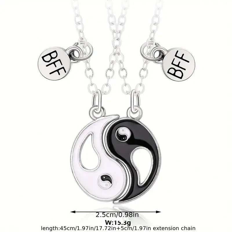 Hálsmen Yin og Yang - BFF necklace. Black and white pendant with BFF tags, symbolizes friendship and love. Ideal gift for best friends.
