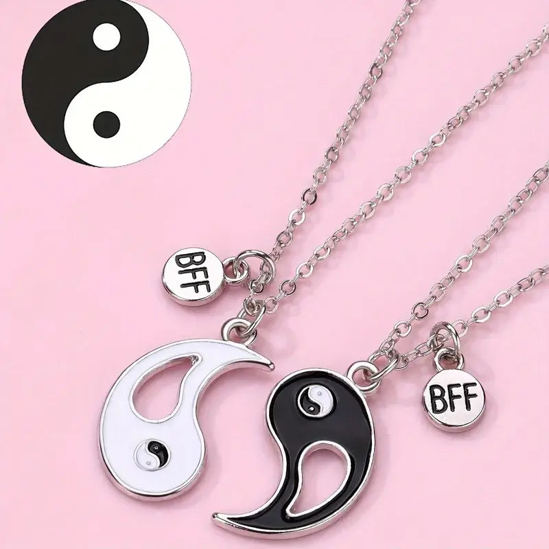 Hálsmen Yin og Yang - BFF necklaces with yin-yang pendants and BFF charms, perfect for friendship gifts, in black and white design.