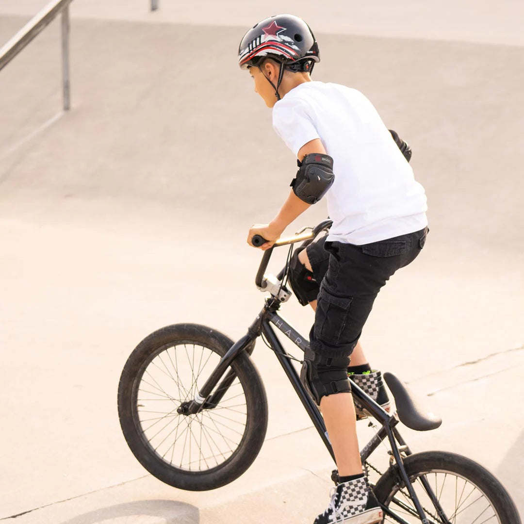 Hjálmur - SAFEGUARD - svartur með rauðri stjörnu