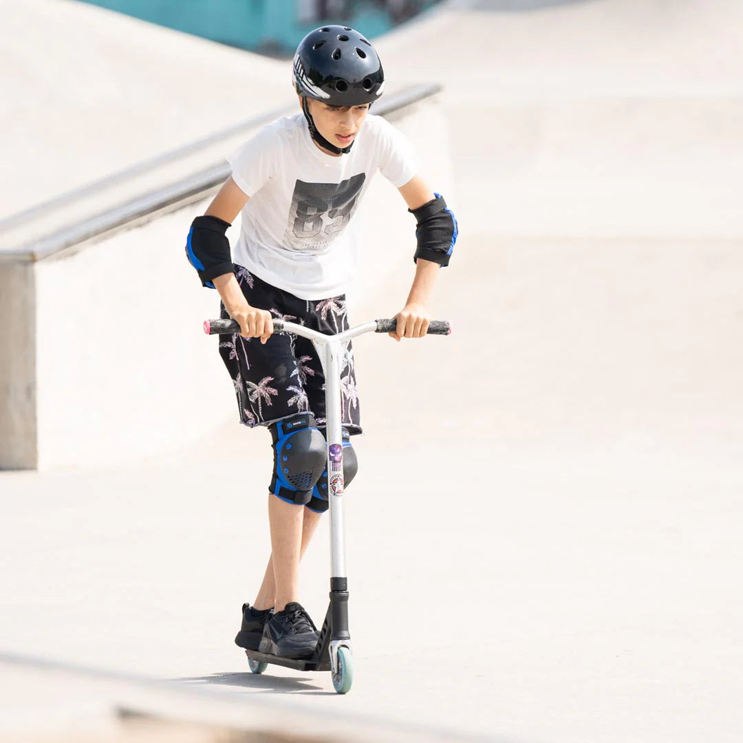 Hjálmur - SAFEGUARD - svartur með blárri stjörnu