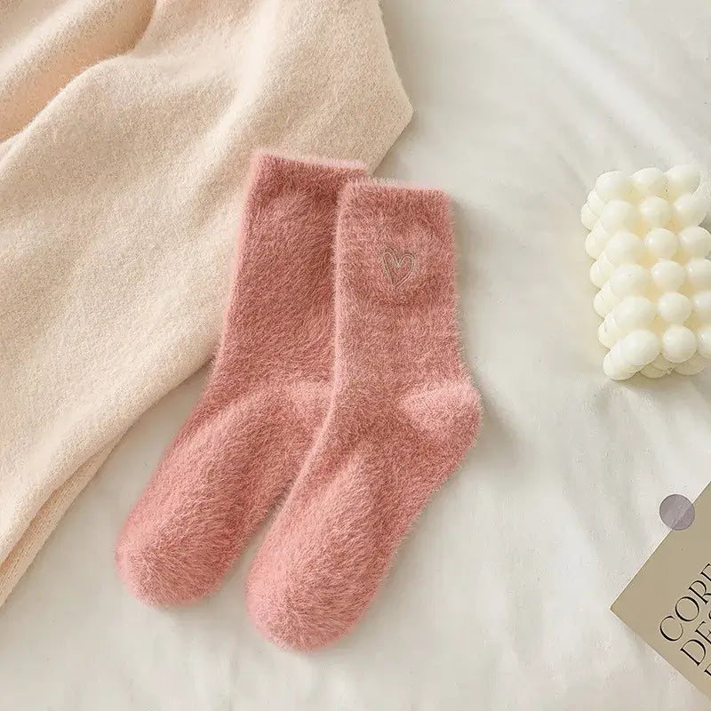 Kósýsokkar - Hjarta: Mink velvet pink socks with heart pattern for women, perfect cozy homewear for autumn and winter.
