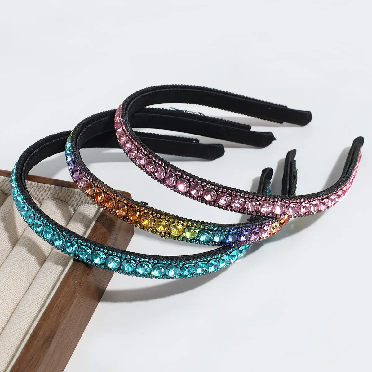 Hárspöng með steinum