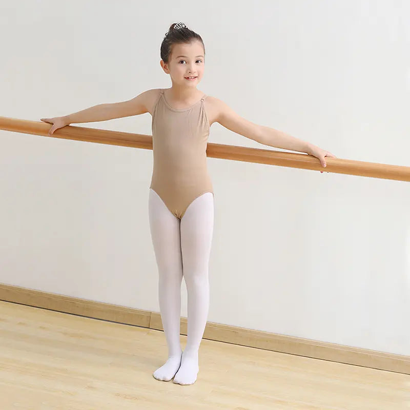 Samfella í dröppuðum lit undir ballettkjóla og fimleikaföt
Nákvæm mynd af efni og saumum á drappaðri samfellu
Samfella í notkun undir ballettkjól/fimleikaföt
