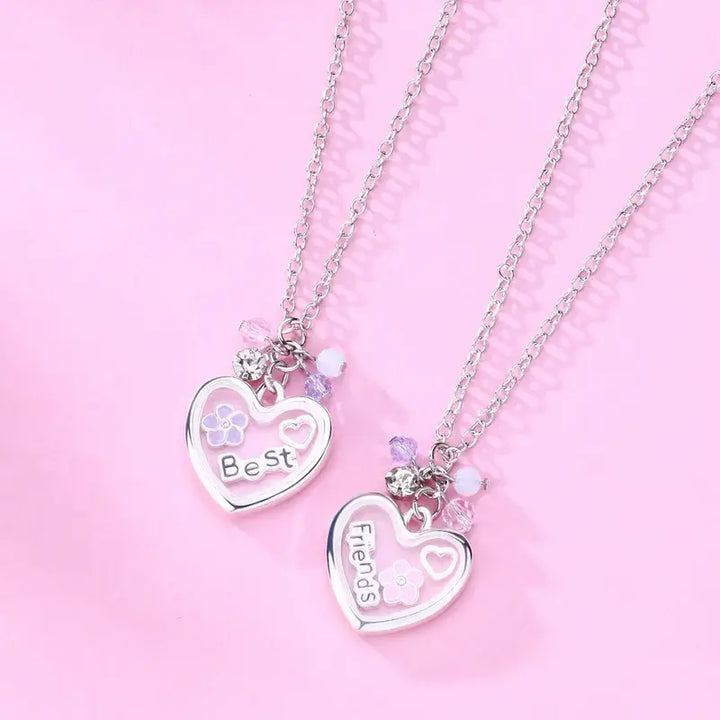 Hálsmen - Hjörtu með BFF with pink and blue heart shape, perfect for best friends, showcasing friendship and love with floral accents.